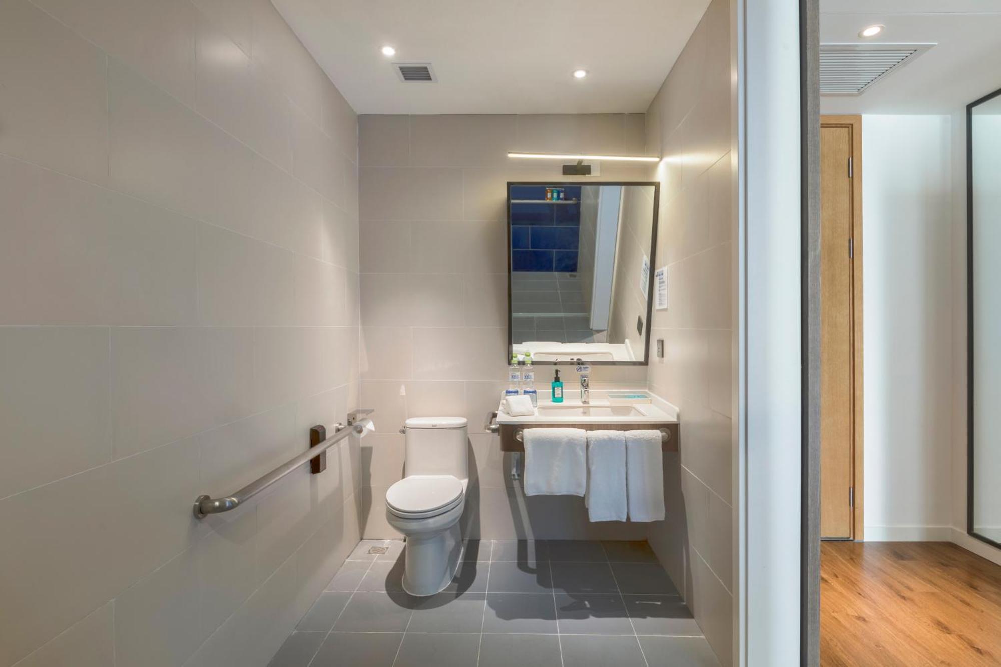 Holiday Inn Express Qingdao Chengyang Central By Ihg Exterior photo