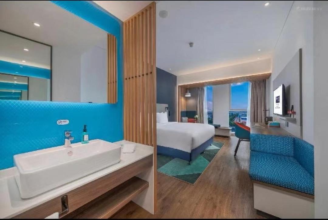 Holiday Inn Express Qingdao Chengyang Central By Ihg Exterior photo