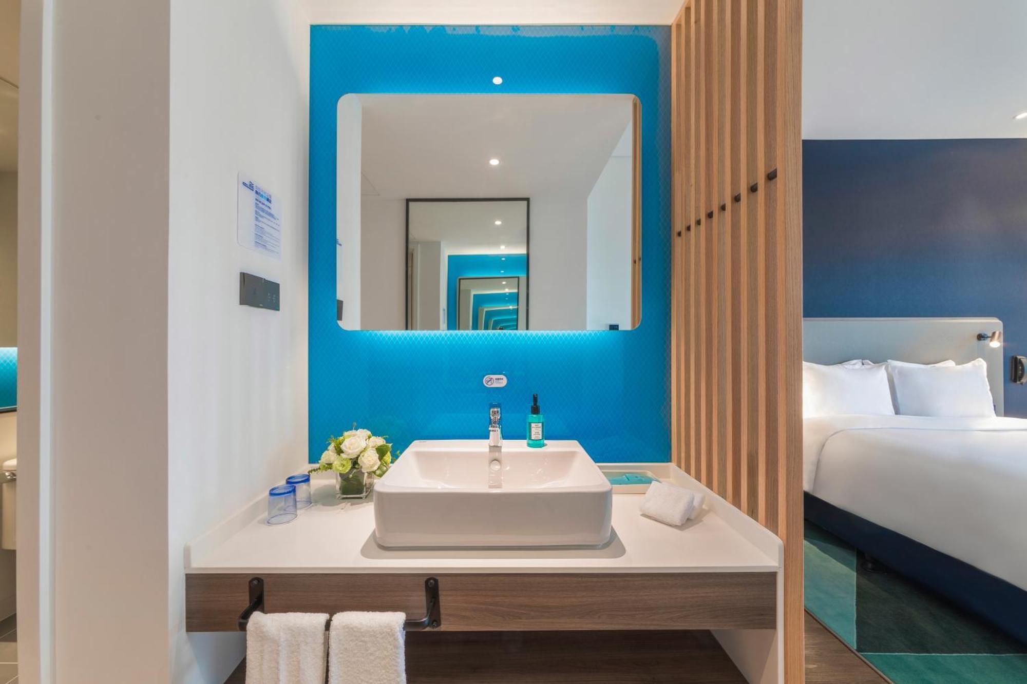 Holiday Inn Express Qingdao Chengyang Central By Ihg Exterior photo